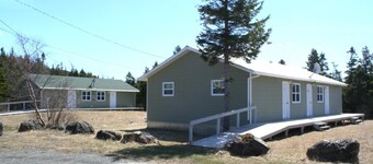 Crocker Cabins Unit 4 offers a self‑contained efficiency unit in Gros Morne.