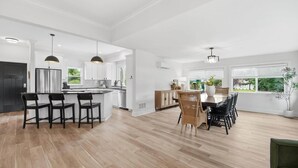 Kaffetrakter/tekoker, kjøleskap, mikrobølgeovn og ovn