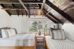 Iron/ironing board, WiFi (free), bed sheets