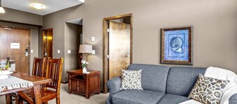 Cozy Mountain Loft Ski-in/out+Hot Tub Sleeps 6