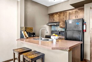 Breakfast bar seating for two — perfect for quick meals, morning chats, and enjoying your start to the day.