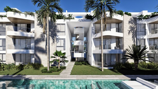 Un hotel modern amb piscina, balcons i palmeres.