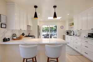Coffee/tea maker, fridge, microwave, oven