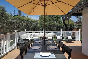 Outdoor dining - NEW! Sea Breeze Cottage - Remodeled, A/C, Indoor/Outdoor Retreat (Santa Barbara)