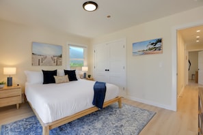 3 bedrooms, iron/ironing board, travel crib, WiFi (free)