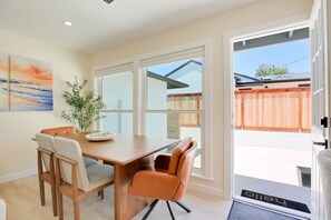 Dining - NEW! Sea Breeze Cottage - Remodeled, A/C, Indoor/Outdoor Retreat (Santa Barbara)
