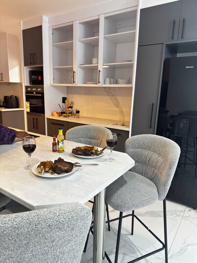 InWeFT CH | Spacious Modern Villa | 2BR | Comfort | Coastal