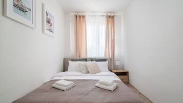 Iron/ironing board, WiFi, bed sheets