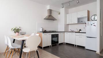 Fridge, oven, stovetop, toaster