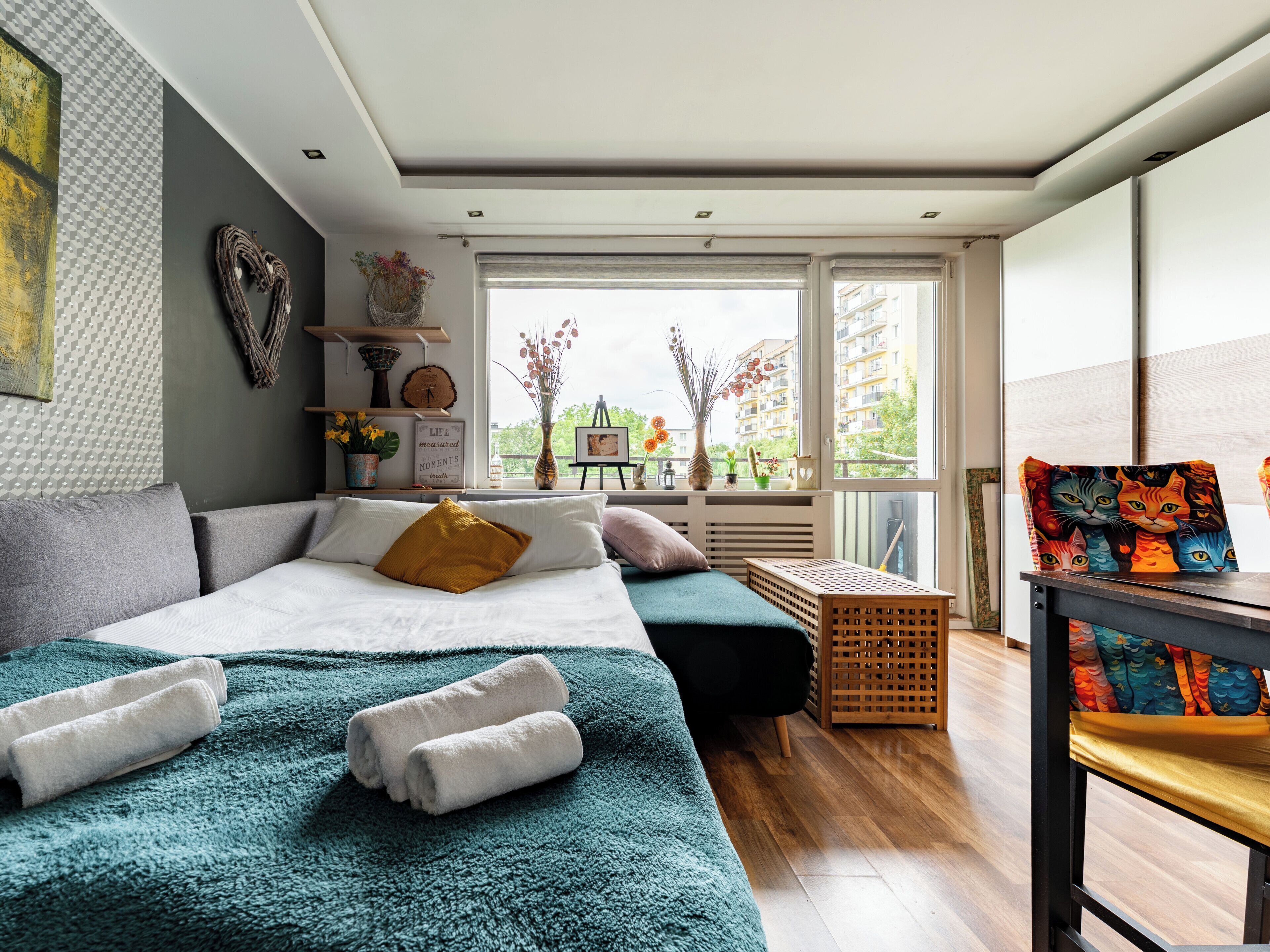 Iron/ironing board, WiFi, bed sheets