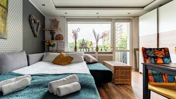Iron/ironing board, WiFi, bed sheets
