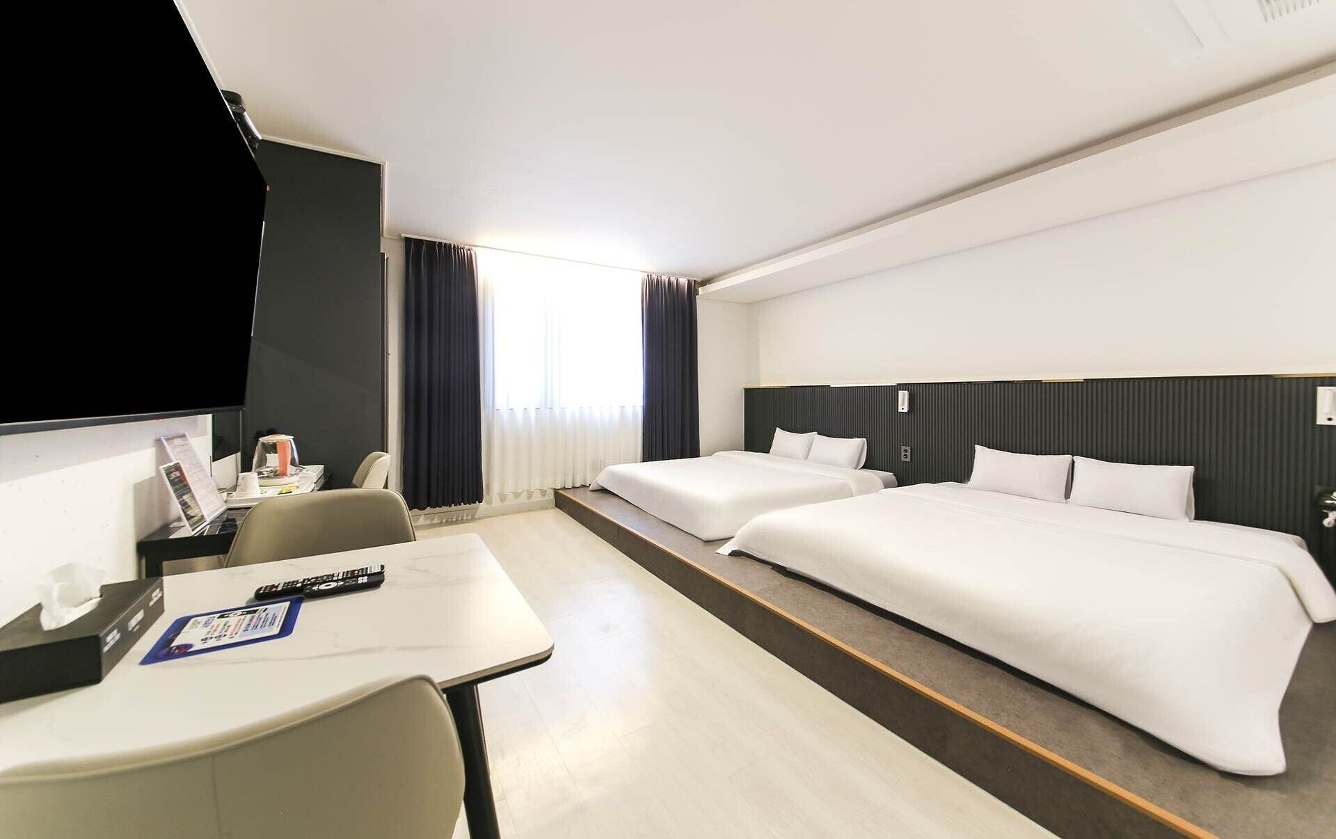 Family Twin Room | Desk, free WiFi, bed sheets