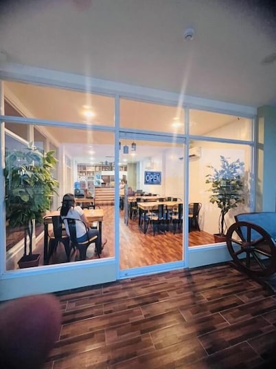 Hearthstone Suite & Cafe