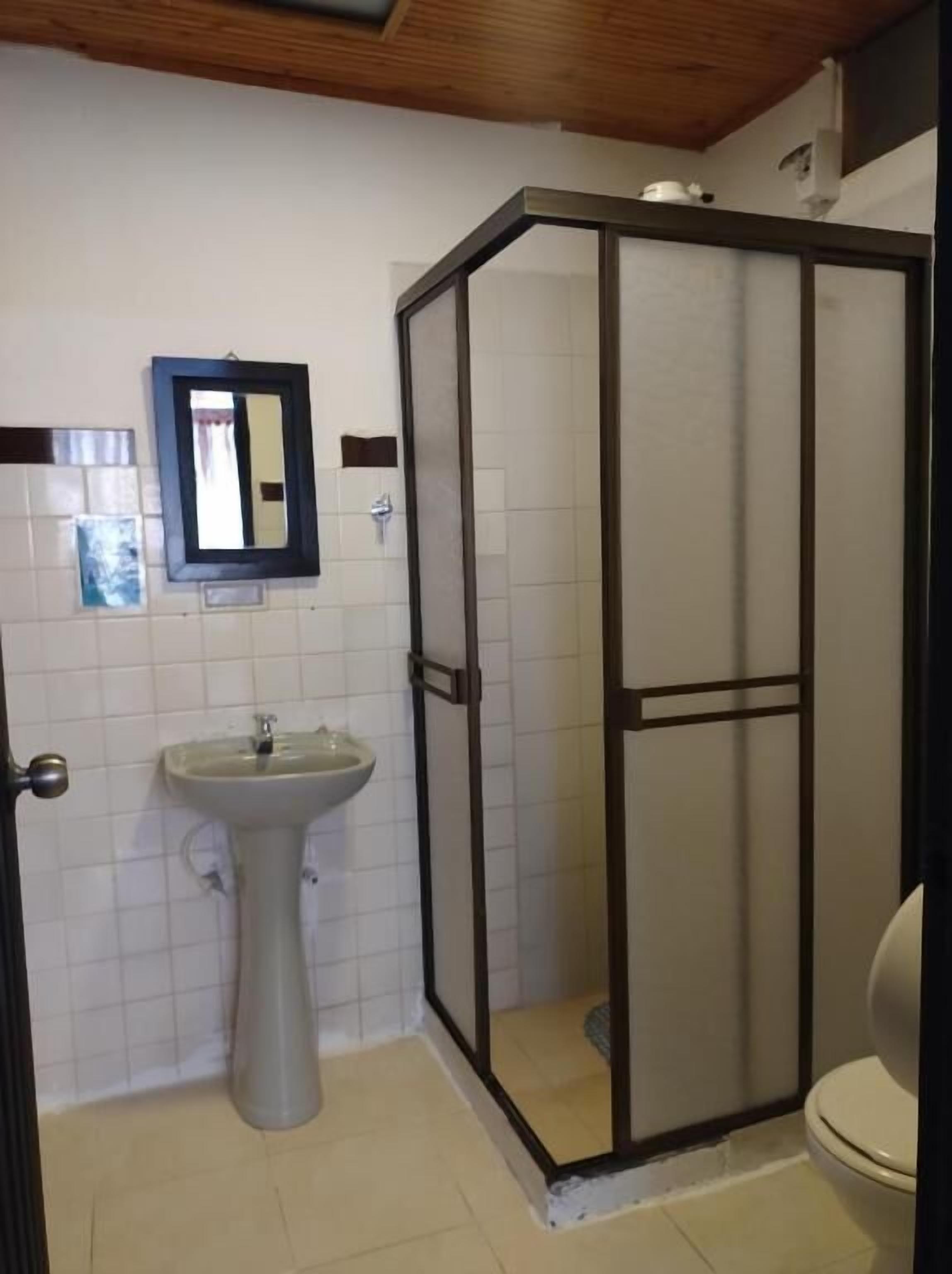 Habitación doble clásica, balcón, vista a la ciudad | Baño