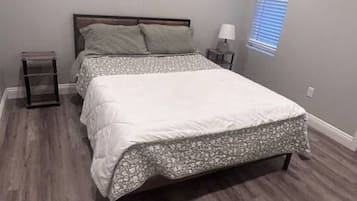 Ferros/tábuas de passar roupa, Wi-Fi, roupa de cama