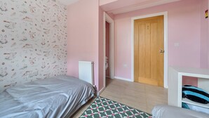 2 bedrooms, WiFi, bed sheets