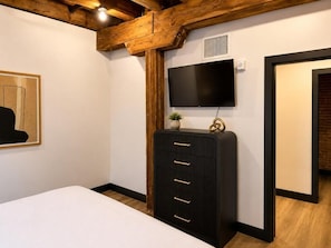 2 bedrooms, iron/ironing board, WiFi, bed sheets - Brick & Bed - Two Bedroom Riverfront Loft (St. Louis)