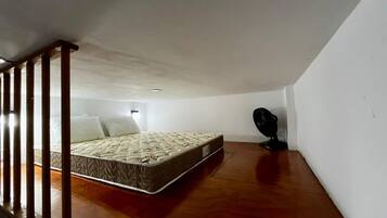 1 quarto, ferros/tábuas de passar roupa, Wi-Fi, roupa de cama