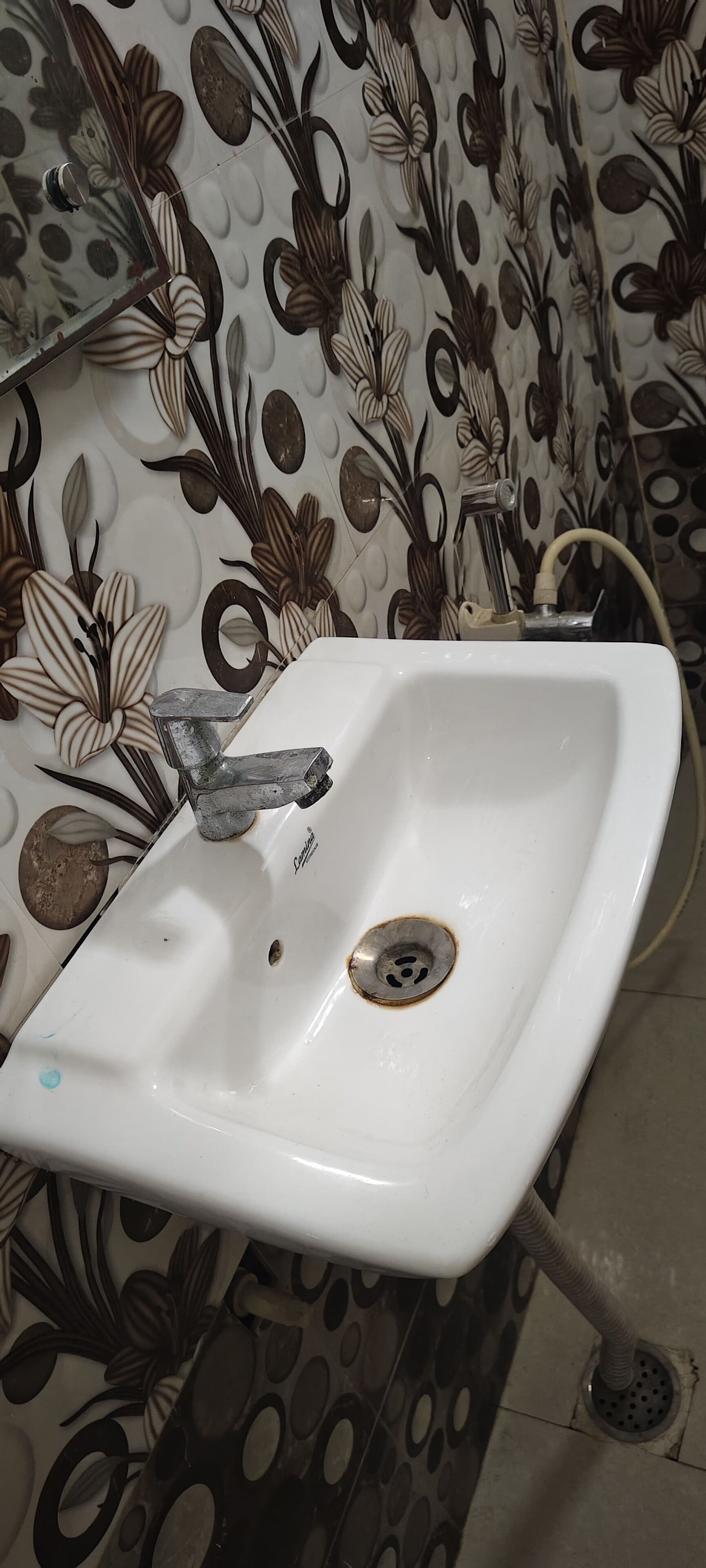 Deluxe Double Room | Bathroom | Free toiletries, towels, soap, shampoo