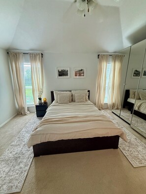 3 bedrooms, iron/ironing board, WiFi, bed sheets - Spacious Fort Worth Retreat Near AT&T Stadium & Stockyards (Fort Worth)