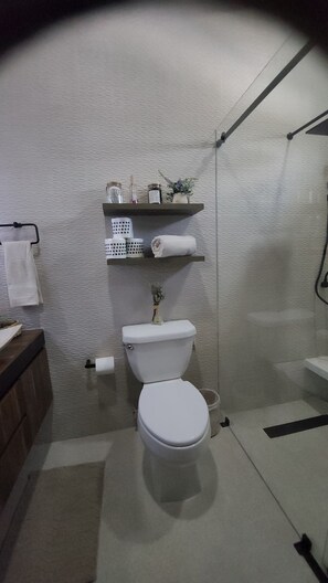 Bruser, håndklæder, Sæbe, Toiletpapir