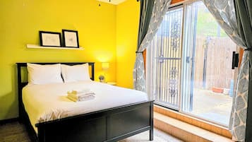 3 bedrooms, desk, iron/ironing board, free WiFi