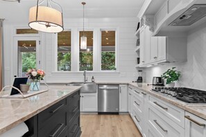 Private kitchen - Sports Complex•Games•King Bed•Kid Friendly (Youngsville)