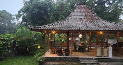 nDalem Riyartan Villa Kaliurang