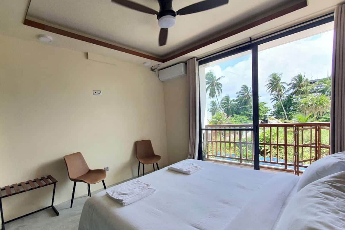 Deluxe Double Room, Balcony, Palm View
