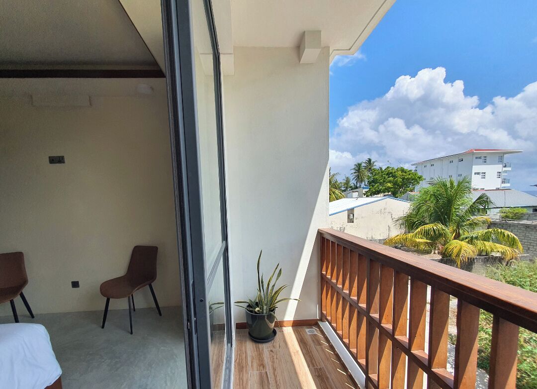 Chambre Double Deluxe, balcon, vue partielle sur la mer | Enceinte de l’hébergement