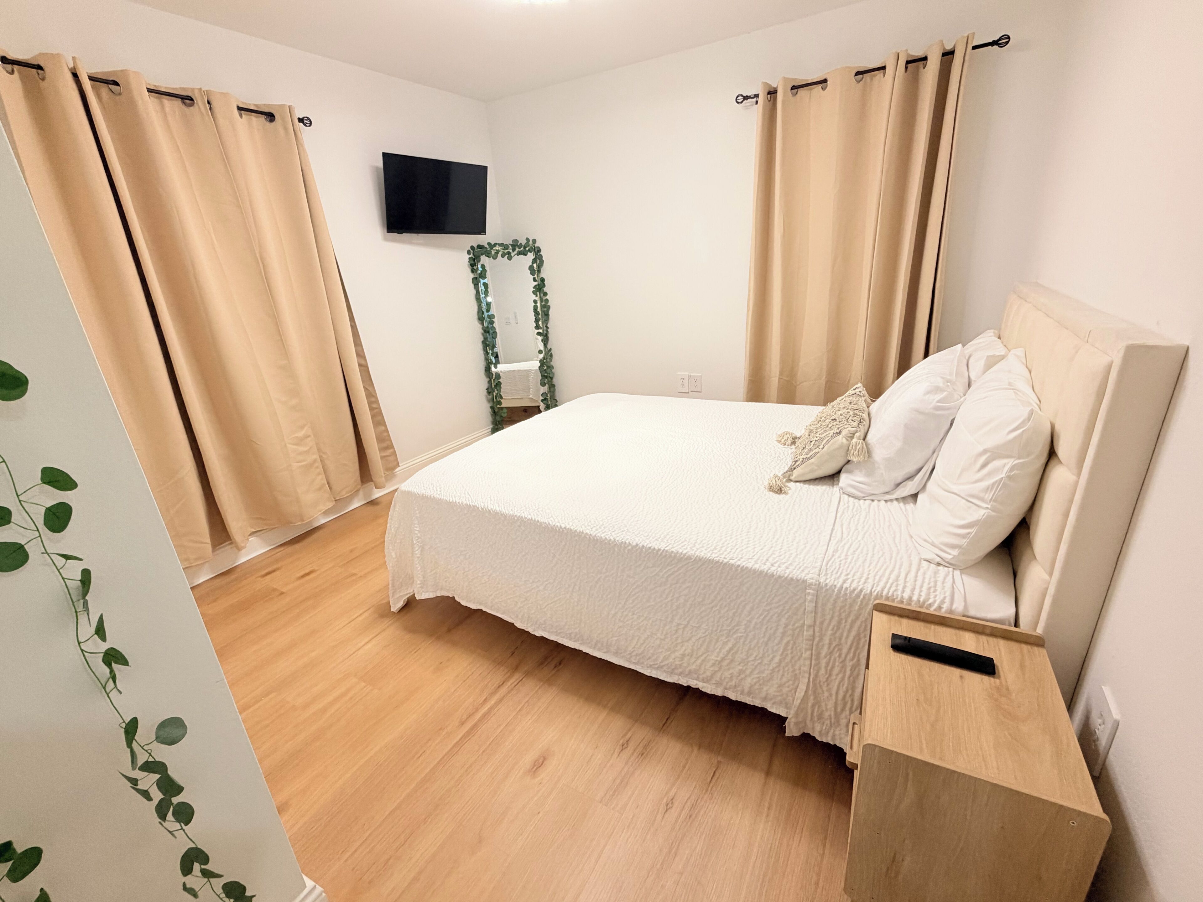 3 bedrooms, iron/ironing board, free WiFi, bed sheets