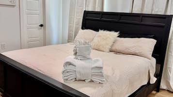 3 bedrooms, iron/ironing board, free WiFi, bed sheets