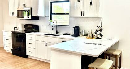 Lovely 3-bedroom house with AC in vibrant Dallas