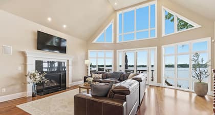 Lakeview on Magician- lakefront luxury