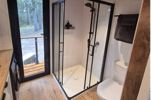 Bathroom - Kookaburra Retreat Tiny Home Sydney Hills (Kenthurst)