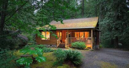 Twin Lakes Cabin - Hot Tub Retreat