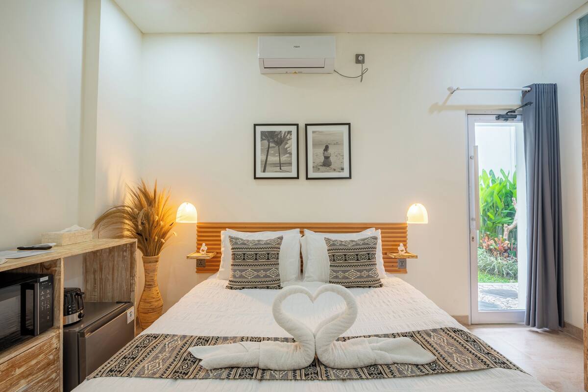 Standard Room | Meja, ruang kerja komputer riba, seterika/papan seterika, Wi-fi percuma 