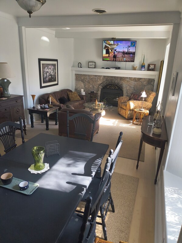 Dining - Vrbo Property (Pelee Island)