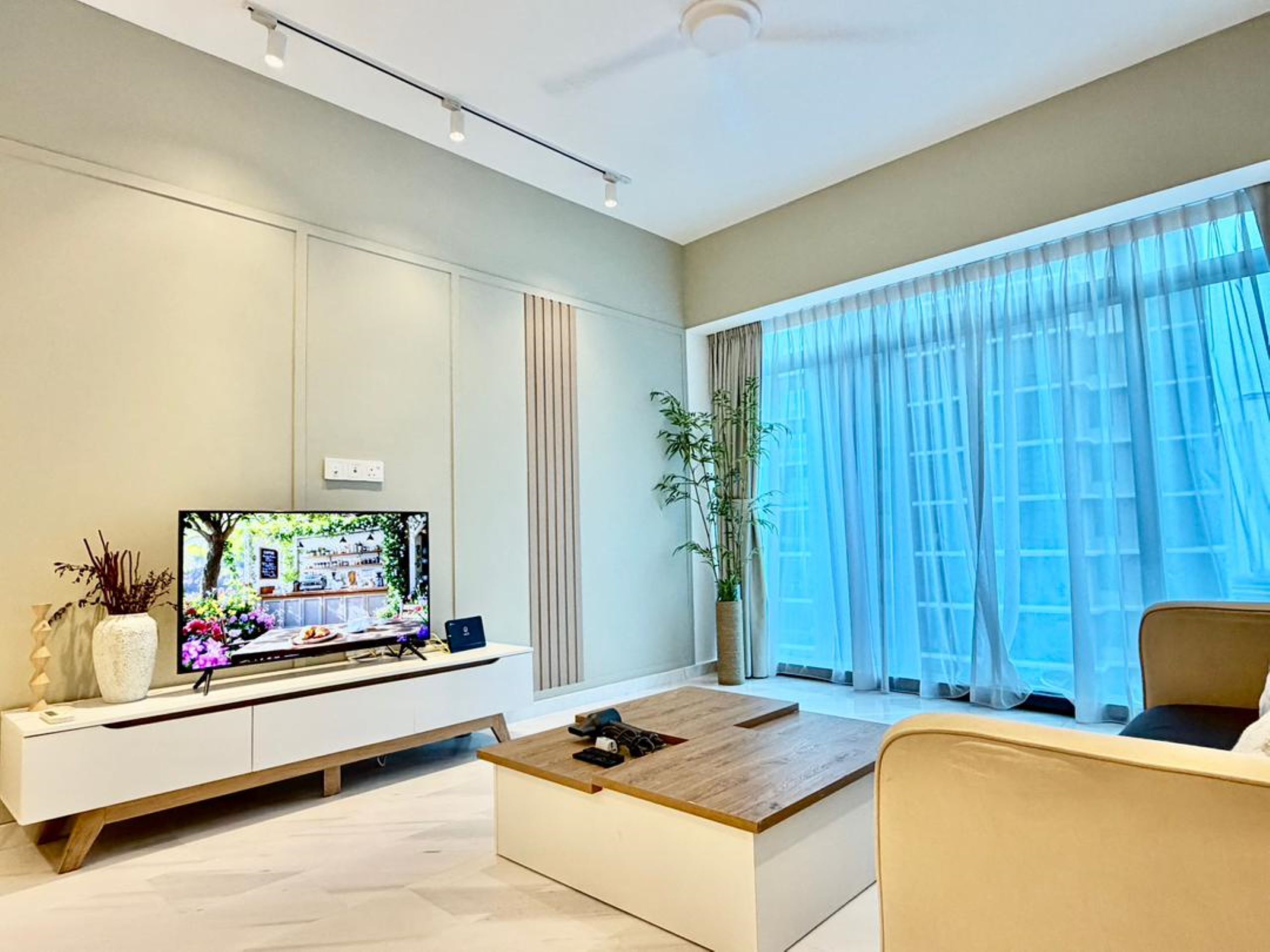Suite – deluxe, byutsikt | Oppholdsområde