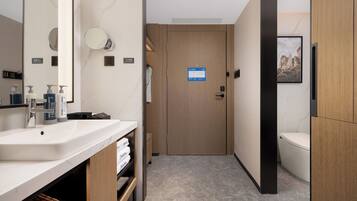Business-Studiosuite, Bergblick | Badezimmer