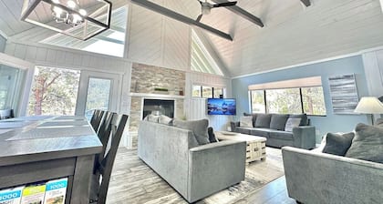 Upscale Mountain Retreat in Peaceful Pines!