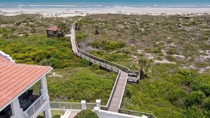 Beach - Oceanfront - 3 Bedroom Renovated 1,800 sq ft. + Huge Balcony - Casual Elegance (St. Augustine)