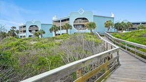 Property grounds - Oceanfront - 3 Bedroom Renovated 1,800 sq ft. + Huge Balcony - Casual Elegance (St. Augustine)