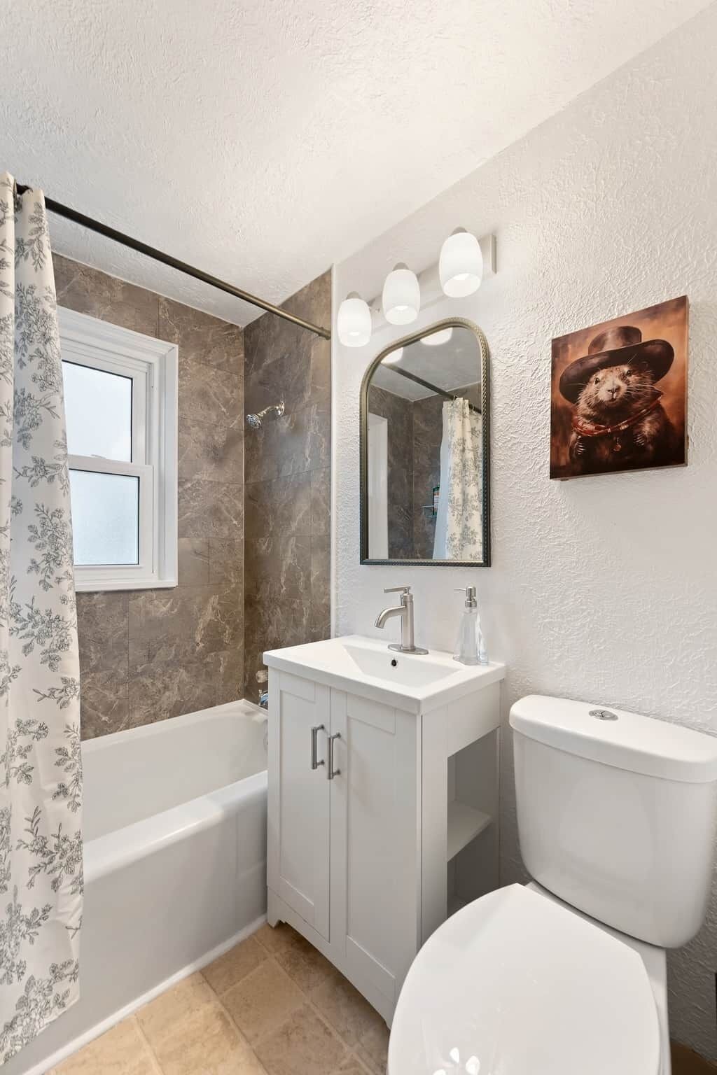 Towels, shampoo, toilet paper