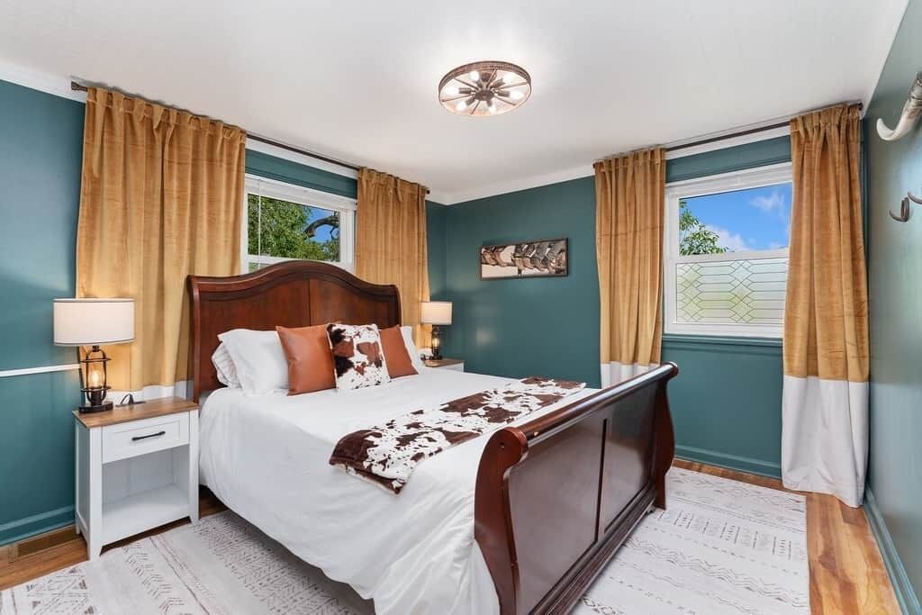 Iron/ironing board, free WiFi, bed sheets