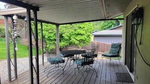 Outdoor dining - 3-bedroom house in peaceful Coeur d'Alene on quiet cul de sac (Coeur d'Alene)