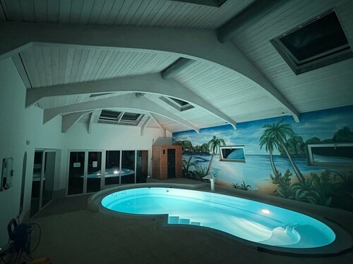 "Casa del Beni" Large feel-good oasis with pool, fireplace, billiards & large garden