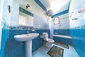 Towels, soap, toilet paper - apartment at guesthouse in beautiful Luxor with AC and access to swimming pool (Luxor Governorate)