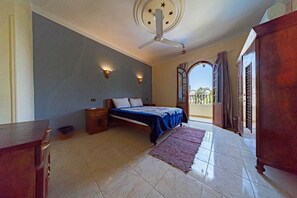 6 bedrooms, bed sheets - apartment at guesthouse in beautiful Luxor with AC and access to swimming pool (Luxor Governorate)