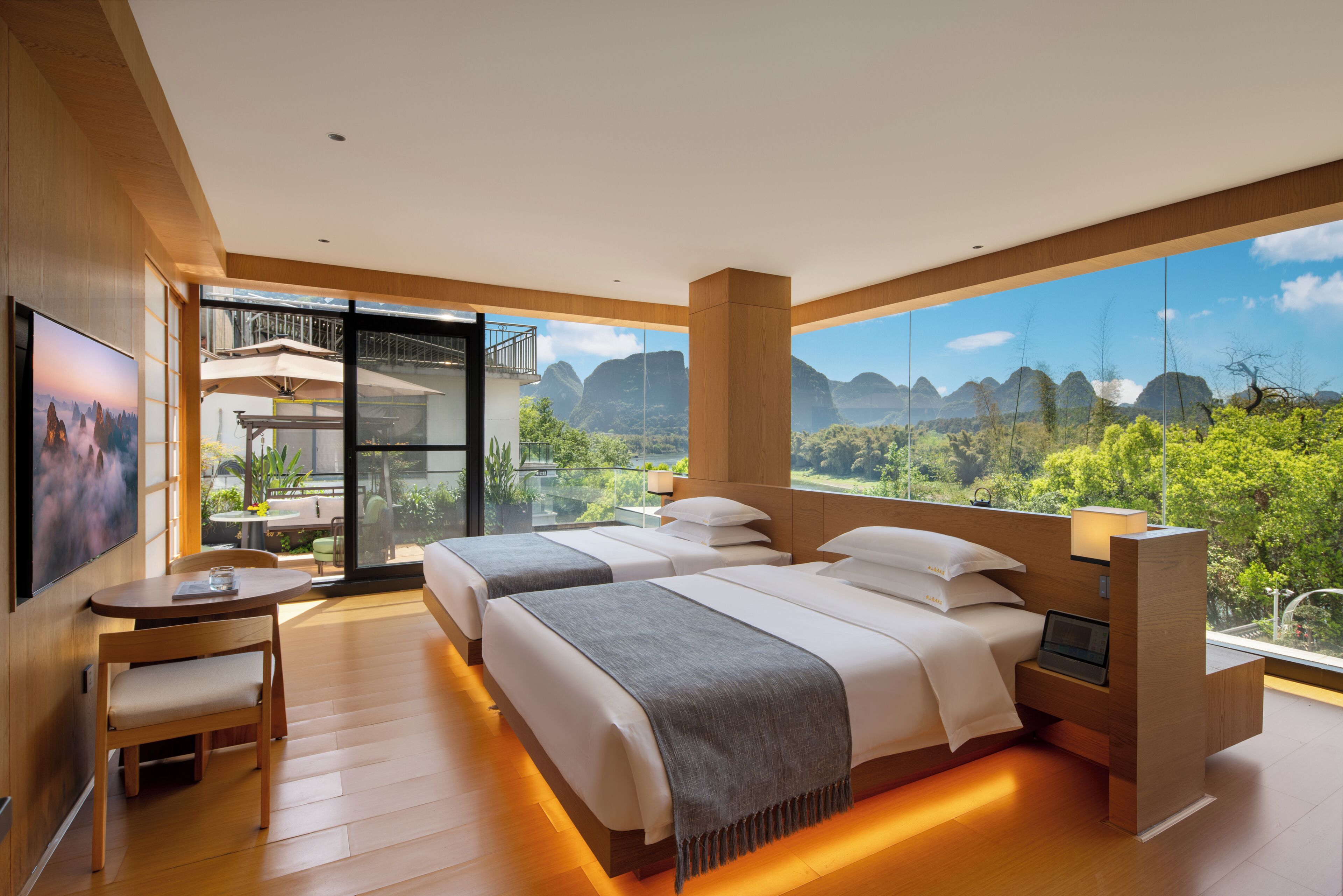 Habitación con 2 camas individuales, terraza | Ropa de cama de alta calidad y edredones de plumas